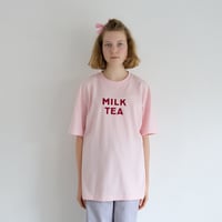 ［R&D.M.Co-］ MILK TEA Tシャツ / ピンク