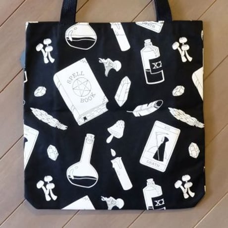 STRAND TOTE MODERN WITCH
