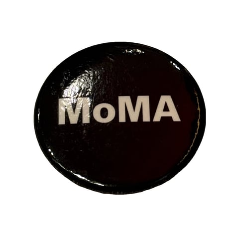 新品 MOMA BADGE