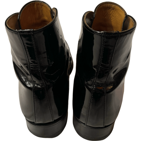 USED SANDERS ENAMELED LEATHER CHUKA BOOTS