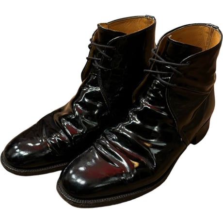 USED SANDERS ENAMELED LEATHER CHUKA BOOTS