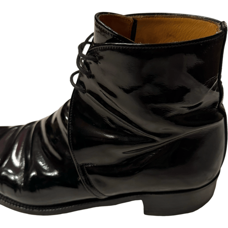 USED SANDERS ENAMELED LEATHER CHUKA BOOTS