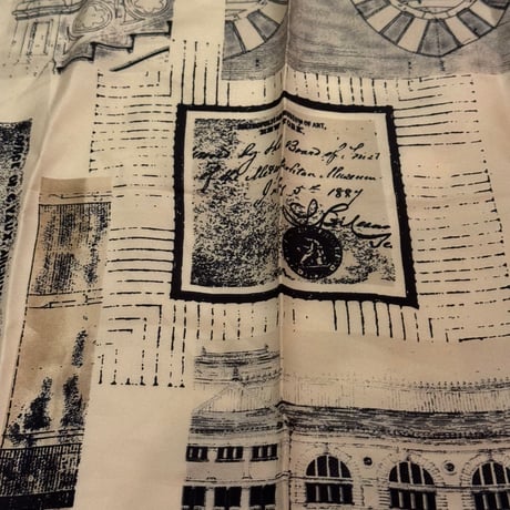 新品　THE MET(THE METROPOLITAN MUSEAM OF ART New York) SILK SCARF　MADE IN ITALY