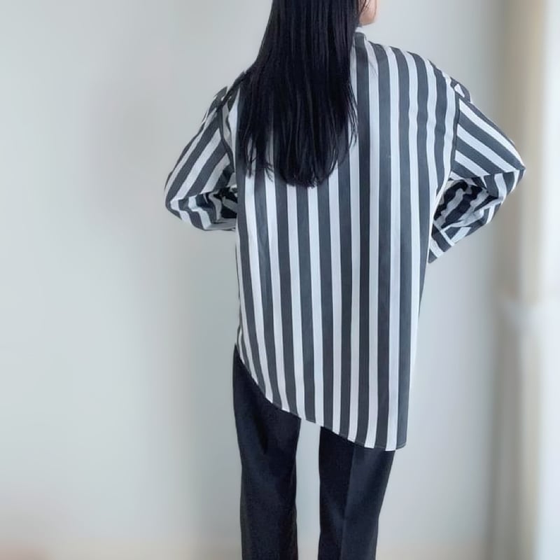 フォルムの美しいレギュラーカラーのビッグシャツ(ストライプ柄 フォルムの美しいレギュラーカラーのビッグシャツ(ストライプ柄