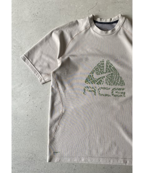 USED "NIKE ACG" polyester t-shirts