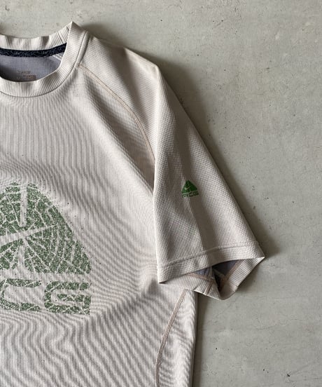 USED "NIKE ACG" polyester t-shirts