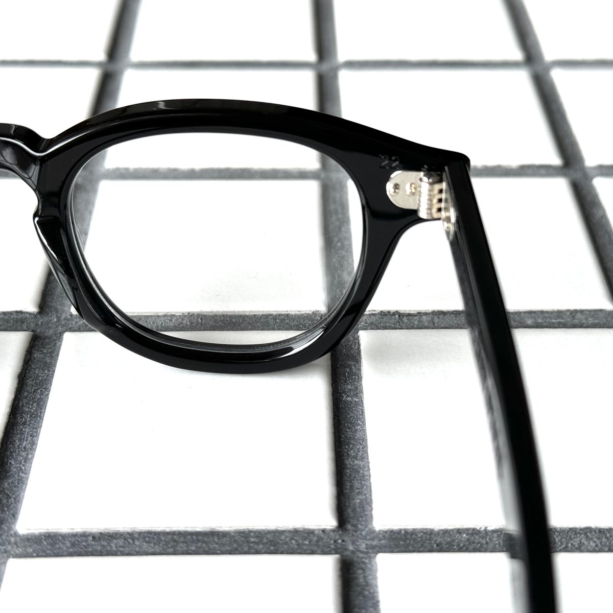 JULIUS TART OPTICAL/AR/46-22/Black | Eureka op