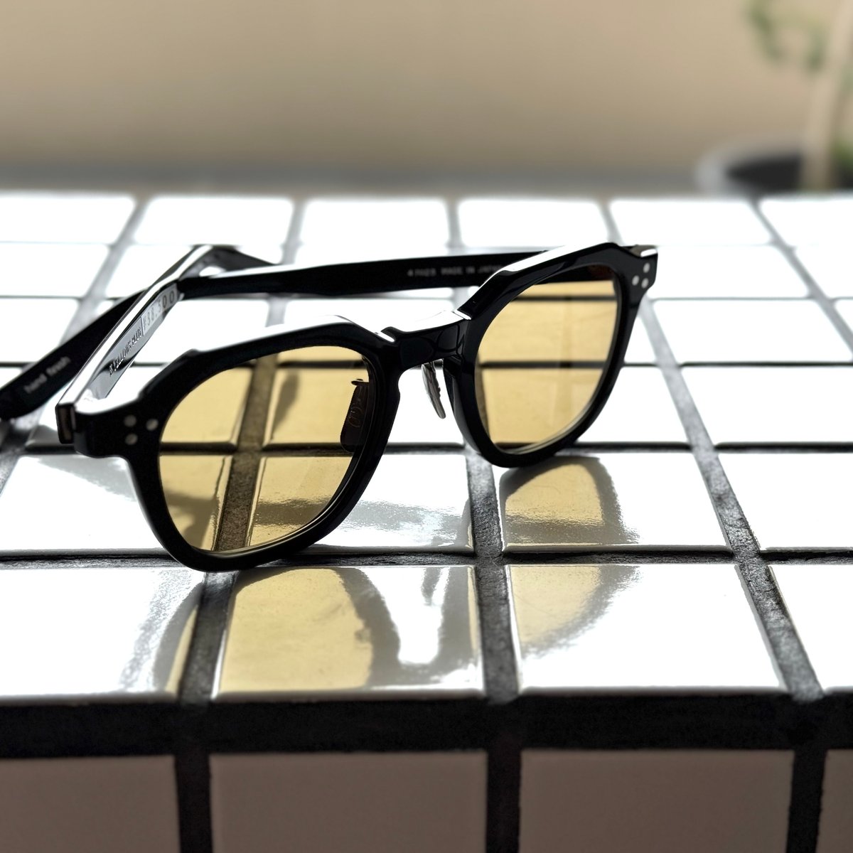 YELLOWS PLUS GRANT カラーレンズ度無し YELLOWS PLUS/GRANT/col.1(Black) | Eureka optici