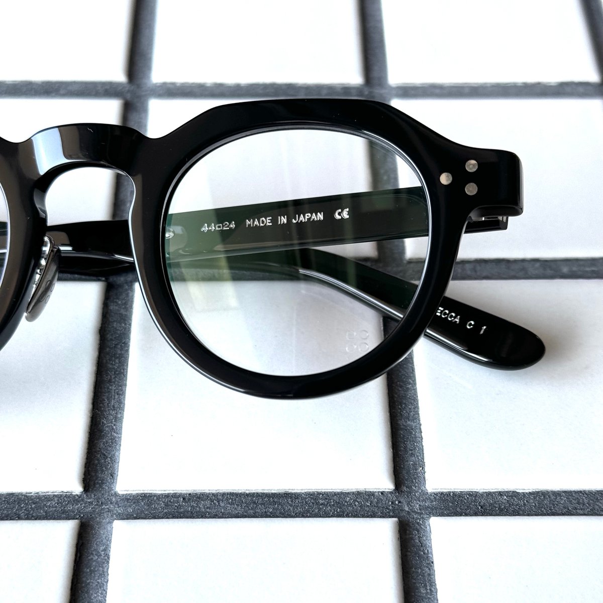 YELLOWS PLUS/BECCA/col.1 (Black) | Eureka optic