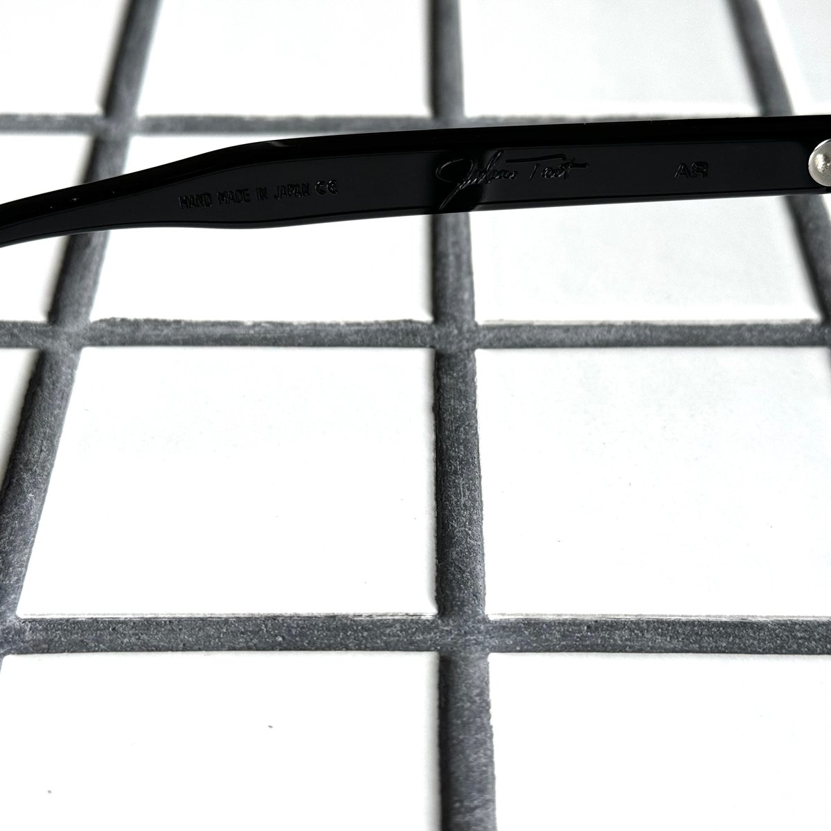 JULIUS TART OPTICAL/AR/46-22/Black | Eureka op