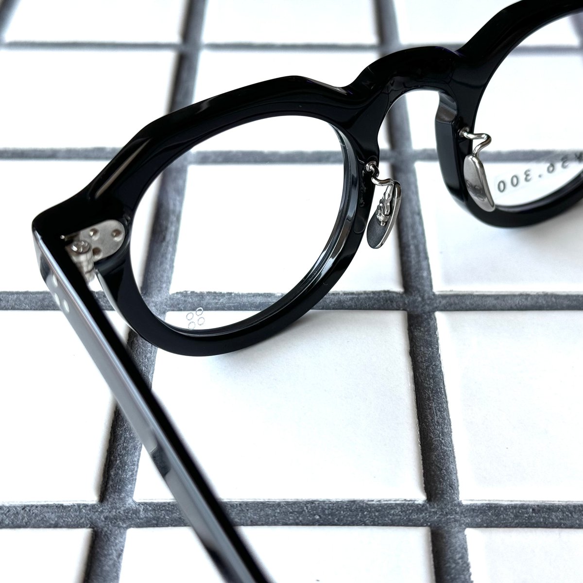 YELLOWS PLUS/BECCA/col.1 (Black) | Eureka optic