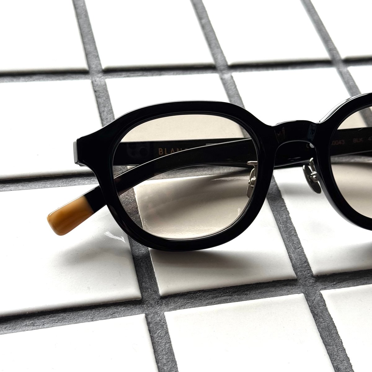 BLANC.. /B0043/BLK | Eureka optician