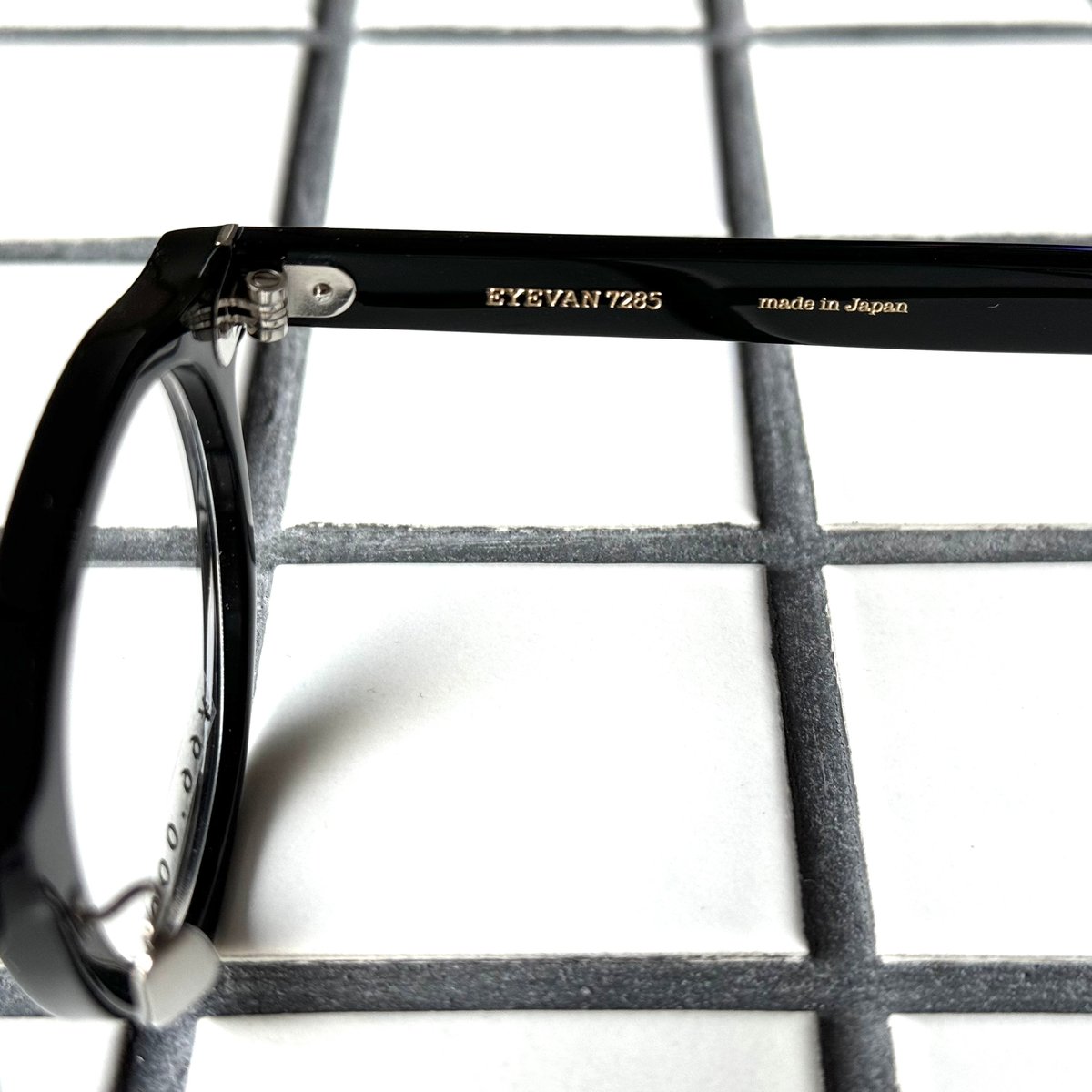 小物 EYEVAN 7285 360-100 EYEVAN 7285 360 c.100 Sunglasses Black Silver 46 24 146 from