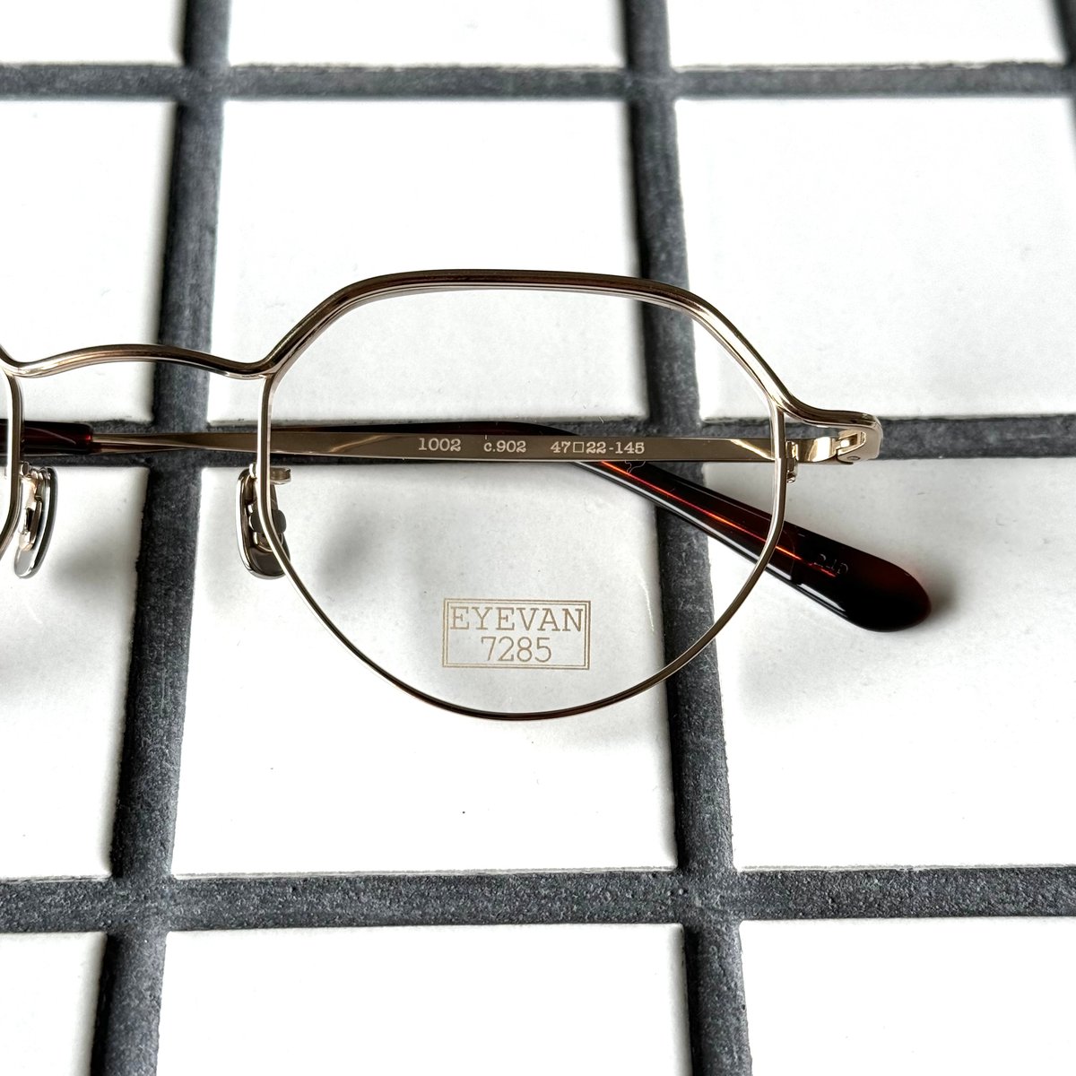 【美品】24AW EYEVAN 7285 1002 902 ヘキサゴン/パント 美品】24AW EYEVAN 7285 1002 902 ヘキサゴン/パント - メルカリ