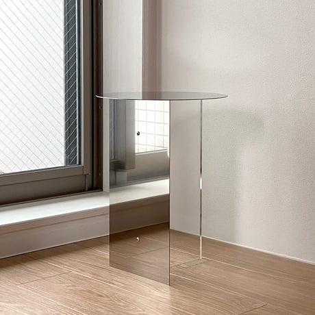 「T」TABLE
