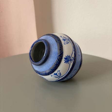 1952 ARABIA Finland KE Vase Hand paint