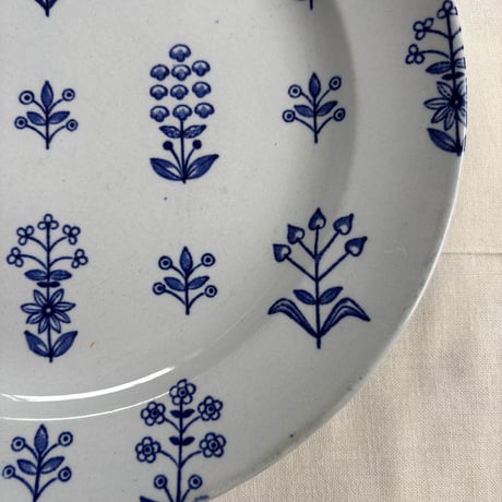 ARABIA Birger Kaipiainen "Tapestry" rimmed plate❶