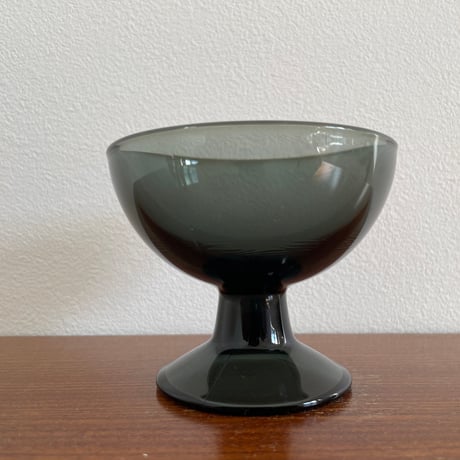 1956 Saara Hopea Nuutajarvi Finland Ice cream glass bowl 5379 サーラ・ホペア ヌータヤルヴィ アイスクリームグラス グレー❶