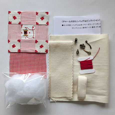 チャーム付きミニバッグ＆ピンクッション　KA050-17