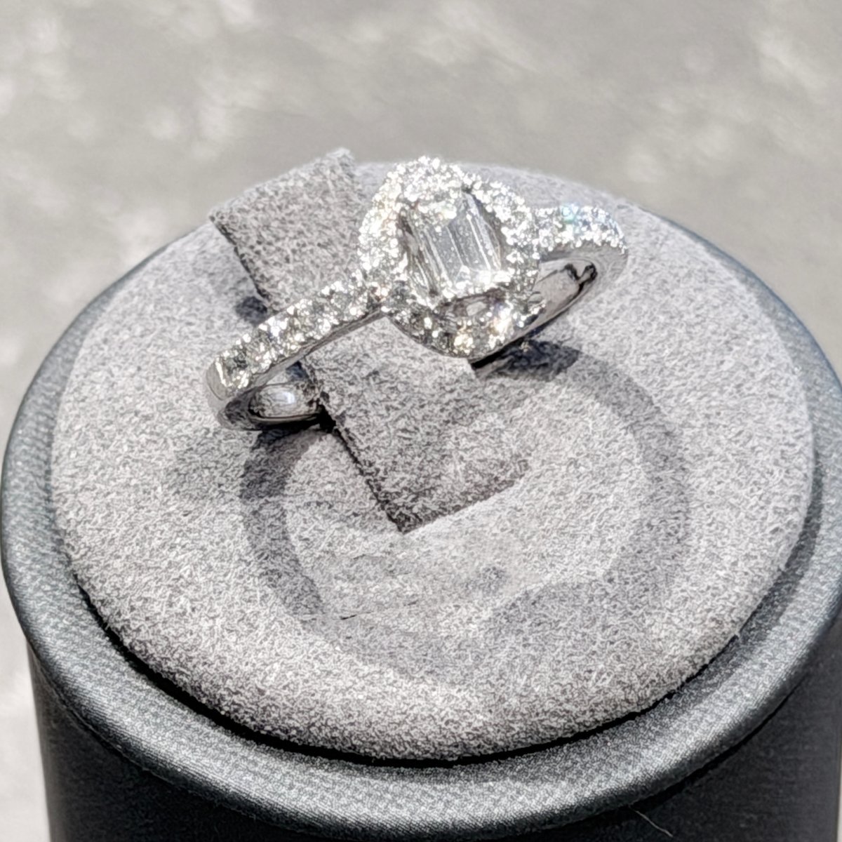 アイズコレクション プラチナリング【天然ダイヤモンド合計0.68ct 