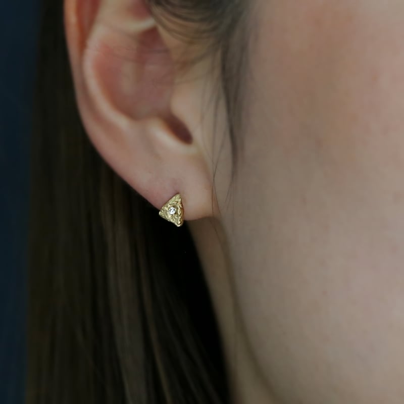 K18 トライアングルピアス | Lovignette Online Shop