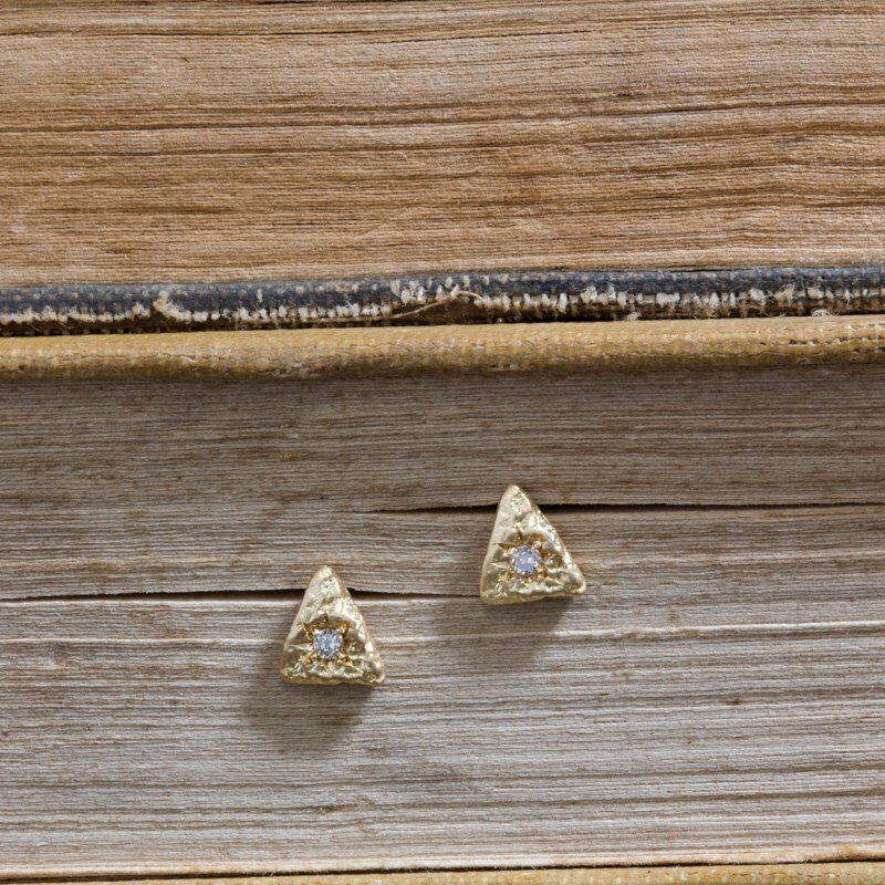 K18 トライアングルピアス | Lovignette Online Shop