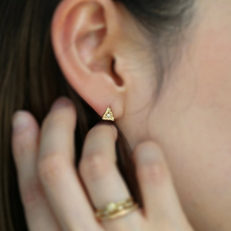 K18 トライアングルピアス | Lovignette Online Shop