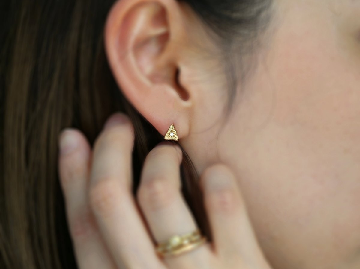 K18 トライアングルピアス | Lovignette Online Shop