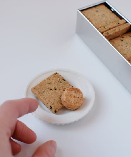 【6月19日発送】エダムチーズと酒粕とごまクッキー缶