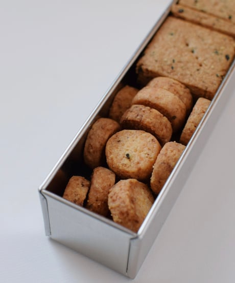 【6月19日発送】エダムチーズと酒粕とごまクッキー缶