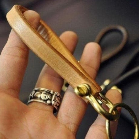 キーホルダー　本革　真鍮 ハンドメイド レトロ シンプル リアル レザークラフ　使い込むと味が出る　艶　経年熟成　黒光り　使い始め