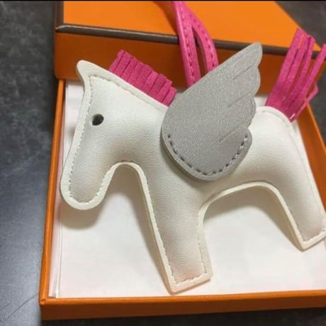 バックチャーム 革 ペガサス 羊革 ハンドメイド ストラップ ロデオ