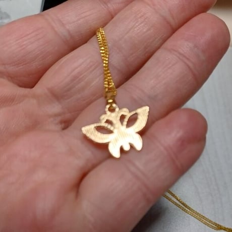 ネックレス　バタフライ　シンプル　ゴールド　小さな　蝶　かわいい　やさしい