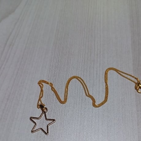 ネックレス　スター　ゴールド　シンプル　かわいい　あっさり　星　ペンタグラム