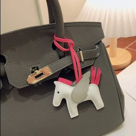 バックチャーム 革 ペガサス 羊革 ハンドメイド ストラップ ロデオ