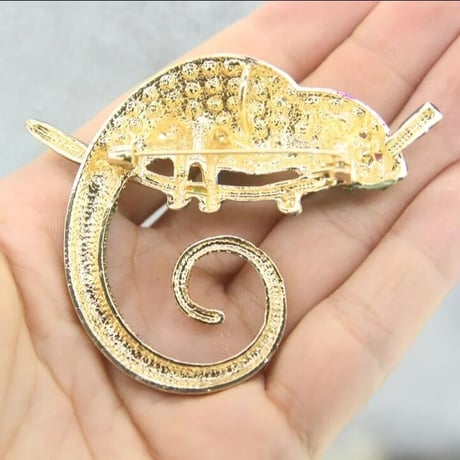 ブローチ ペダント カメレオン 大きい　かわいい 華やか　爬虫類　お祝い