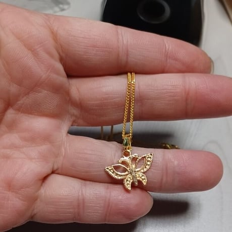 ネックレス　バタフライ　シンプル　ゴールド　小さな　蝶　かわいい　やさしい