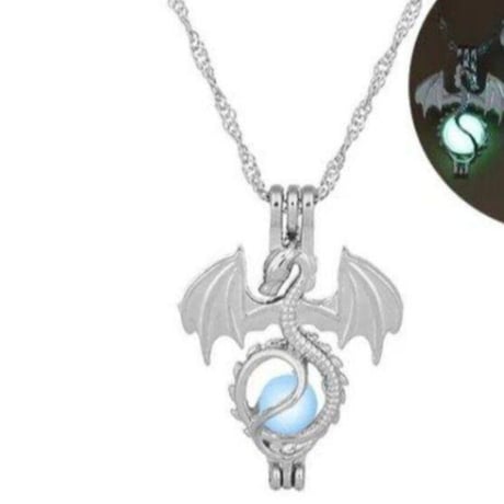 ネックレス　ドラゴン　ヴィンテージ　夜光　ラミナスペンダント　銀　神秘的　蓄光　ドレスアップ　アミュレット　護符　　契約　守護　愛