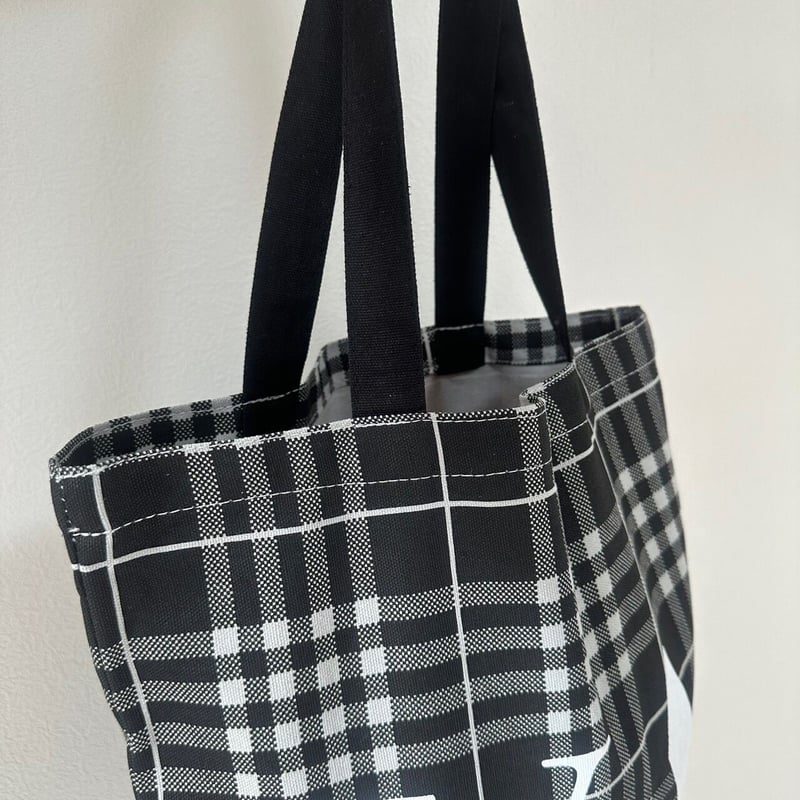 V&A Grey and Black Plaid Tote Bag – V&A Dundee Shop