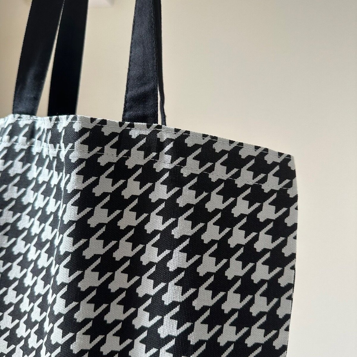 V&A博物館限定】千鳥格子トートバッグ（黒×グレー） / V&A
