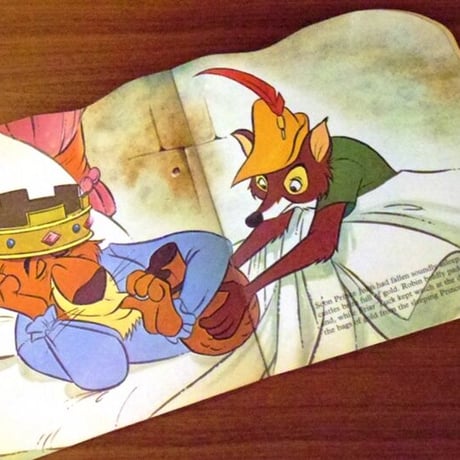 A PURNELL SHAPE BOOK Walt Disney's ROBIN HOOD