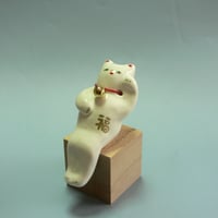 座りねこ　左手