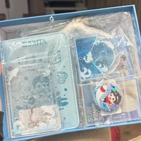 BRITA孫穎莎グッズギフトボックス バッジ・バッジ?・閃カード6枚・カードケース・サメ拭きタオル・ノート・シール