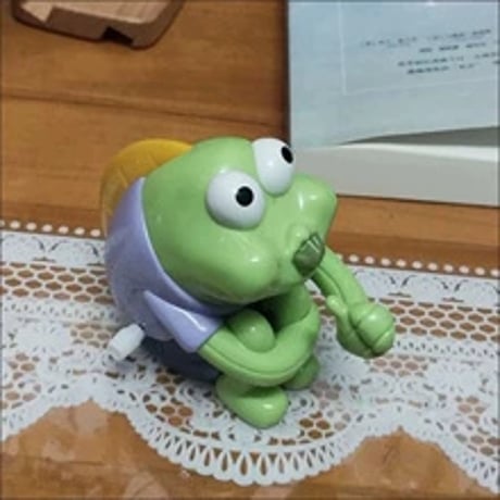 瑞幸コラボスポンジボブおもちゃ巻き上げ式愚魚子供ギフト