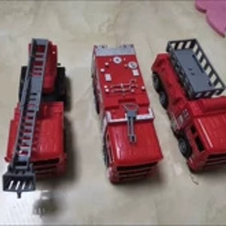 子供用滑り台消防車セット3台入り男の子向けリアルなインジェクションモデル
