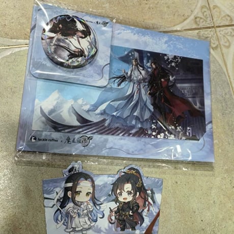 瑞幸コーヒー 魔道祖師 コラボ グッズセット 光?カード 缶バッジ カップスリーブ 未開封