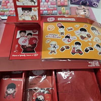 キットカット×孫穎莎コラボギフトボックス（チョコ除く）バッジ1・フェルトバッグ1・粘粘楽3・通常カード4・隠しカード1（閃カード）