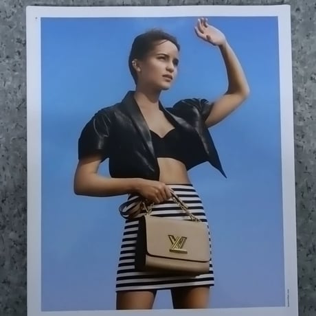 劉亦菲（リウ・イーフェイ）服飾與美容2020年4月号表紙ポスター付