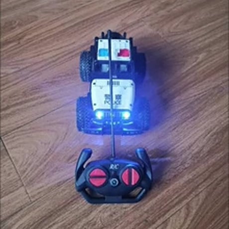 新品リモコン警察車おもちゃライト付きオフロード車3-6歳向け安全プラスチック
