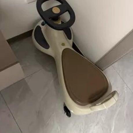 子供用大型乗用玩具 ツイストカー 1-8歳 大人も乗れる 牽引ロープ付き 安全万向輪付き